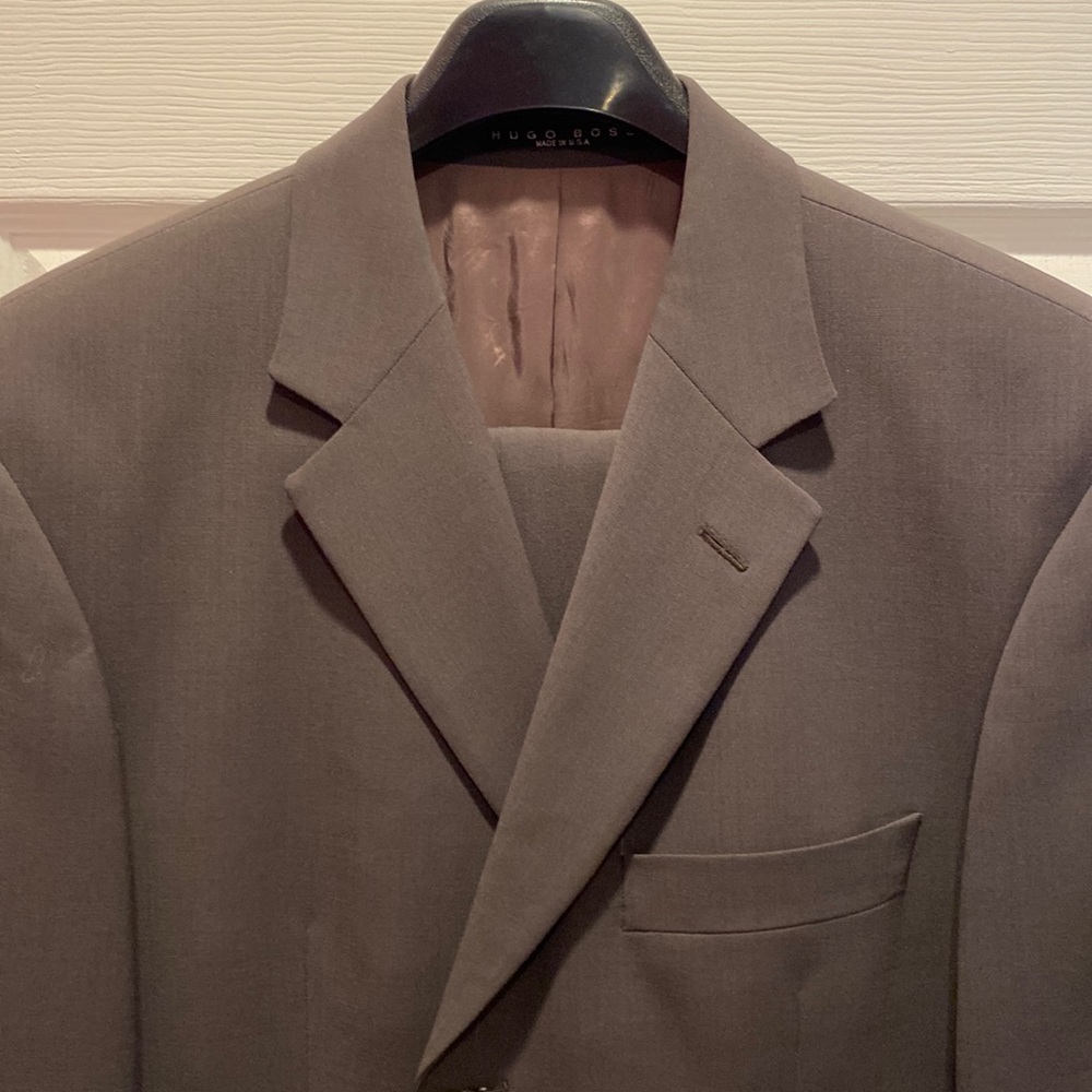 Suit including top and pants